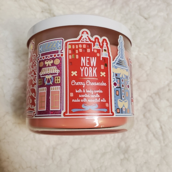 Bath & Body Works 3 Wick Winter Candles - NEW - Picture 4 of 14